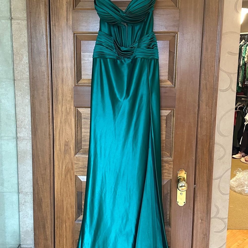 Sherri Hill Emerald Green gorgeous gown - size 10